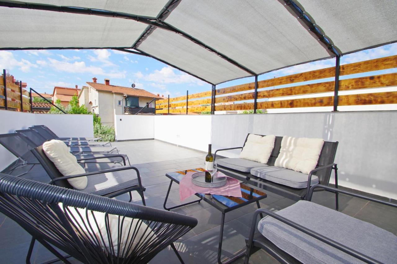Holiday Apartment Dominik Pula Bagian luar foto