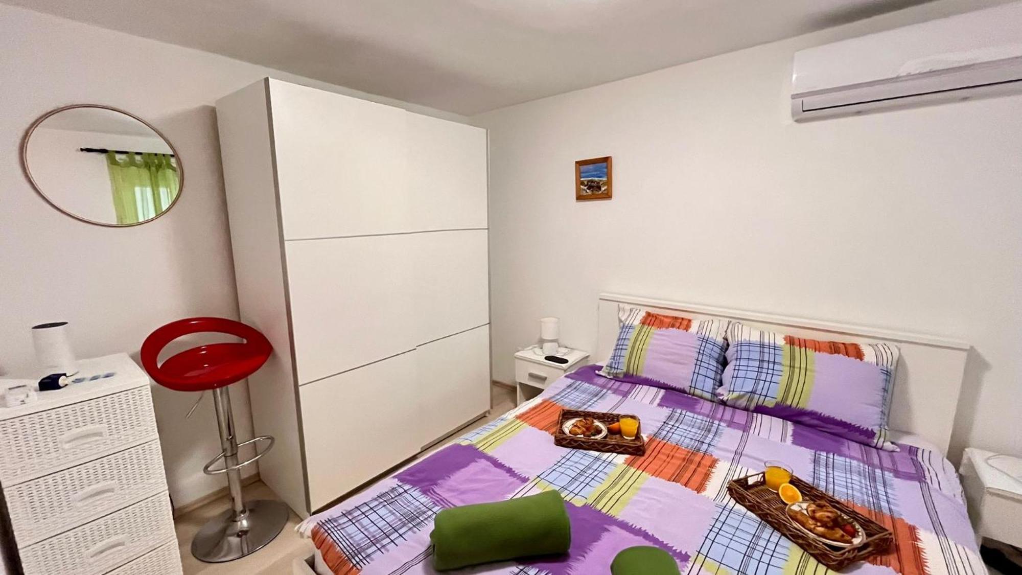 Holiday Apartment Dominik Pula Bagian luar foto